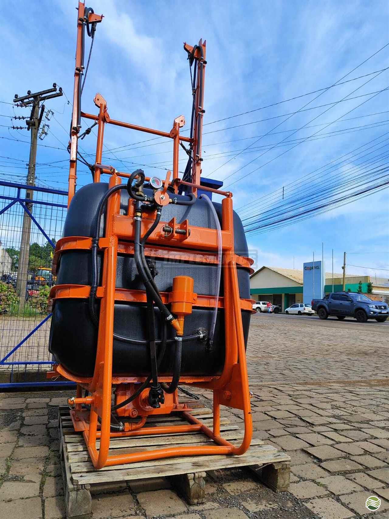 PULVERIZADOR JACTO CONDOR 600 AM12 Acoplado Hidráulico KL Implementos - Ls Tractor VACARIA RIO GRANDE DO SUL RS